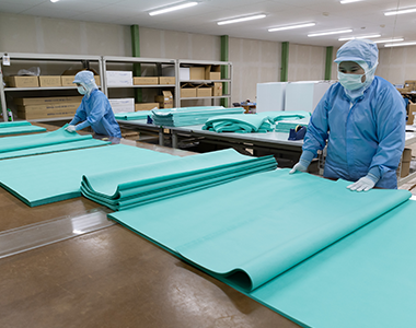 医療用不織布の裁断